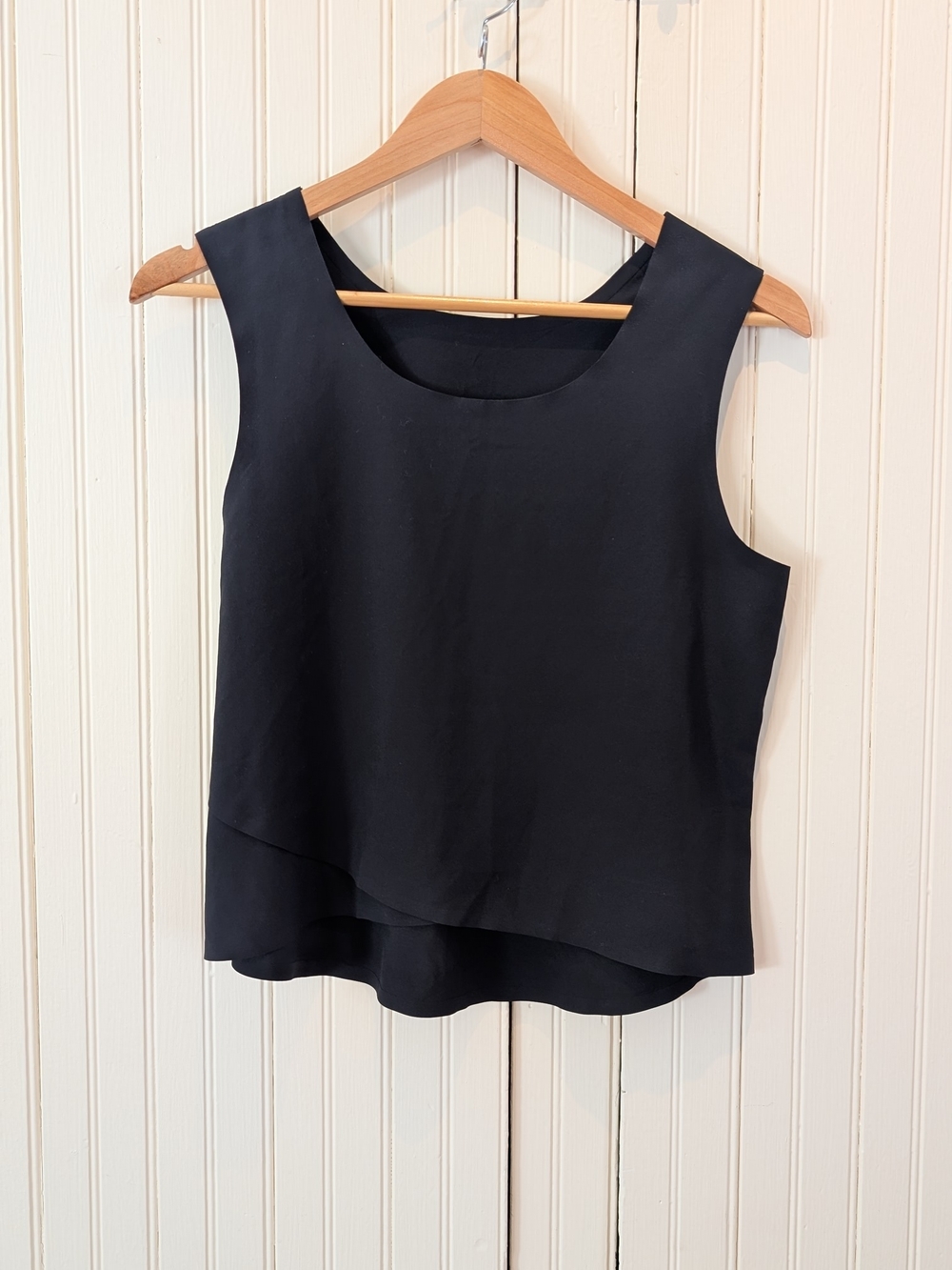 Round Trip Black Tank